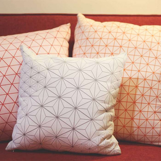 Geo origami pillow-M Orange [SALE] [Stock x1]